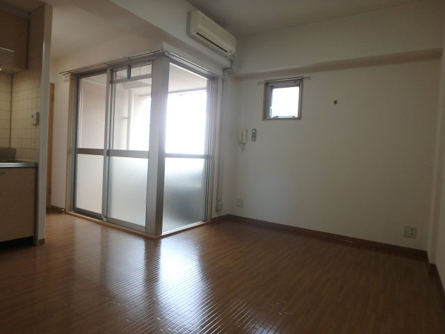 ドミール布施の洋室