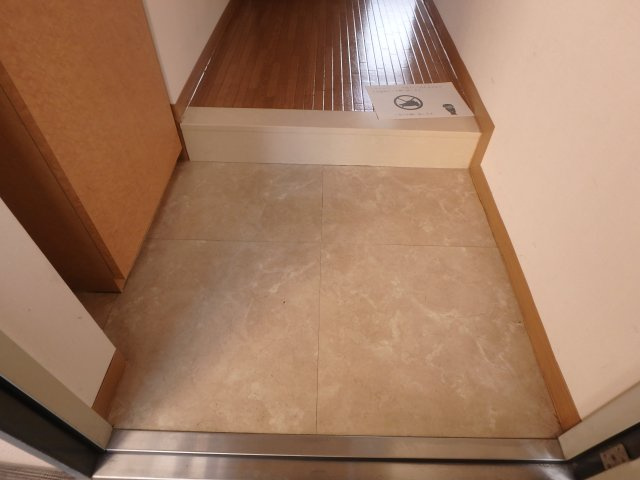 ドミール布施の玄関