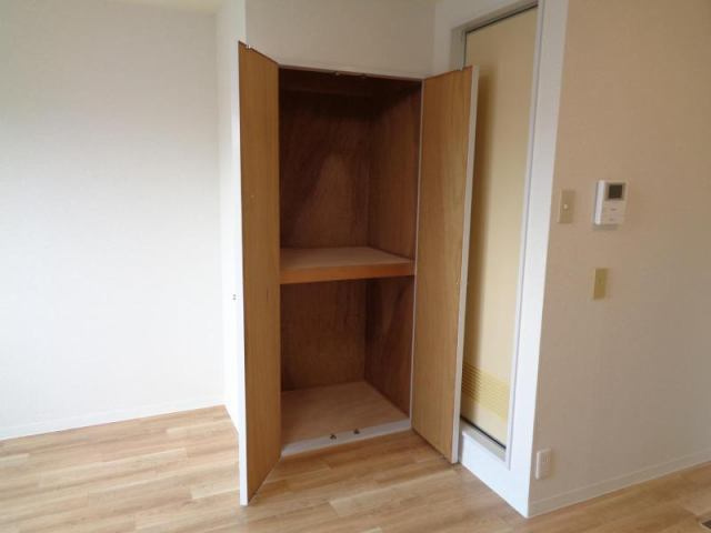 レーヴ小若江の収納