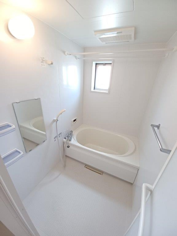 シャーメゾン西殿Bの浴室