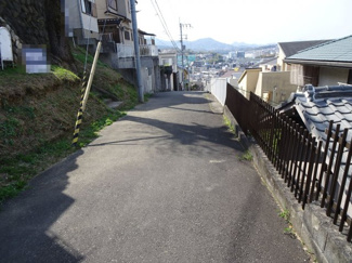 【前面道路含む現地写真】 | 川西市鼓が滝１丁目　建築条件無し土地
