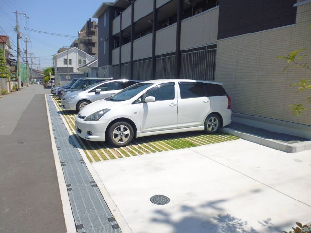 ソレイユ硯の駐車場