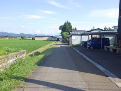 【前面道路含む現地写真】 | 大館市松峰字西松峰・中古住宅