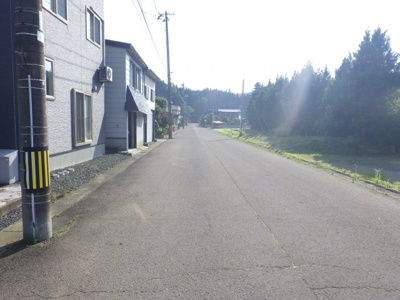 【前面道路含む現地写真】 | 大館市松峰字西松峰・中古住宅