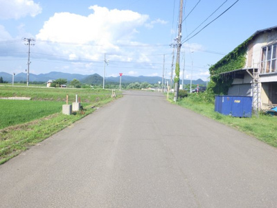 【前面道路含む現地写真】 | 大館市松峰字西松峰・中古住宅