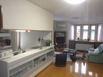 【居間・リビング】 | 大館市松峰字西松峰・中古住宅