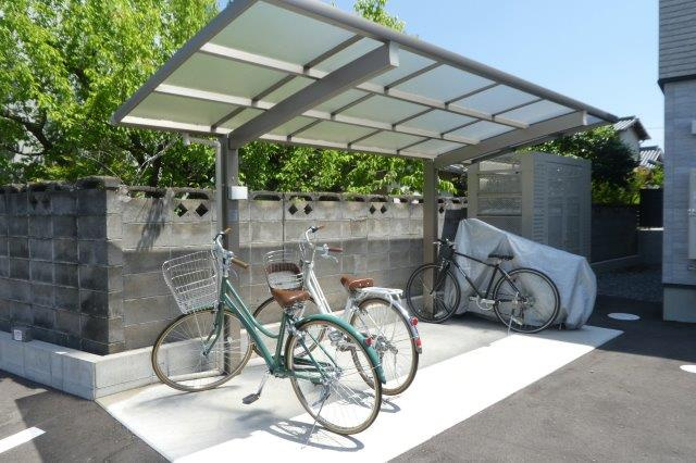 総社市井手のアパートのその他共用部分|自転車置き場
