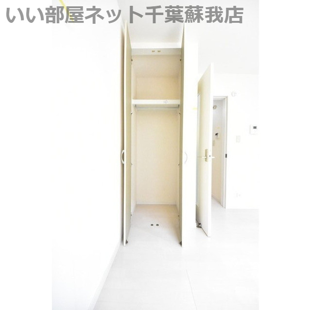 フォレストツインハウスⅡB棟の収納|ハンガーラック付きと棚付きの収納スペース！