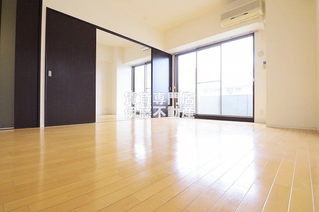 サムティレジデンス名城公園の居間・リビング