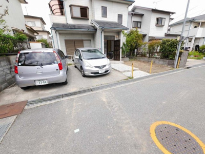 【駐車場】 | 志染町東自由が丘戸建 | 並列３台分のスペース♪