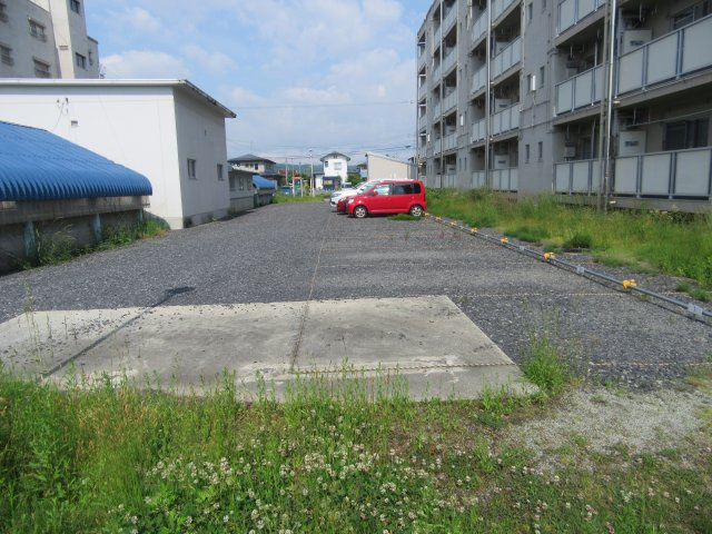 ビレッジハウス高屋１号棟の駐車場