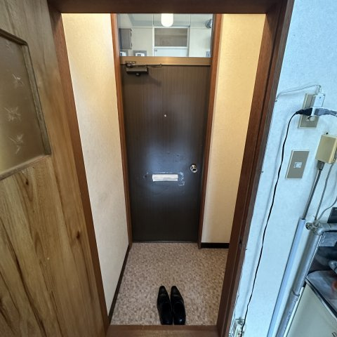 ハイツレイメイの玄関