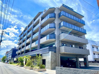 【外観】 | 空港線と七隈線の2沿線で各方面への移動が便利に。ペット相談OKなので、大切な家族も一緒に新しい生活を始められます♪ 完成で落ち着いた住宅地ですが、生活利便施設が充実しています