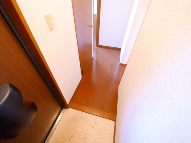 ベルパレスⅡの玄関|収納もある玄関です