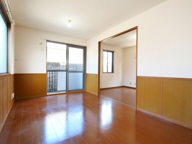 ベルパレスⅡの居間・リビング|こちらのリビングで趣味の時間をお楽しみください