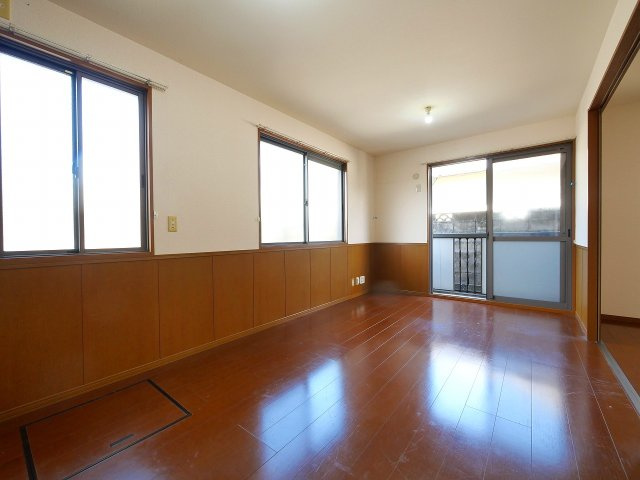 ベルパレスⅡの居間・リビング|ゆったりとしたリビングです