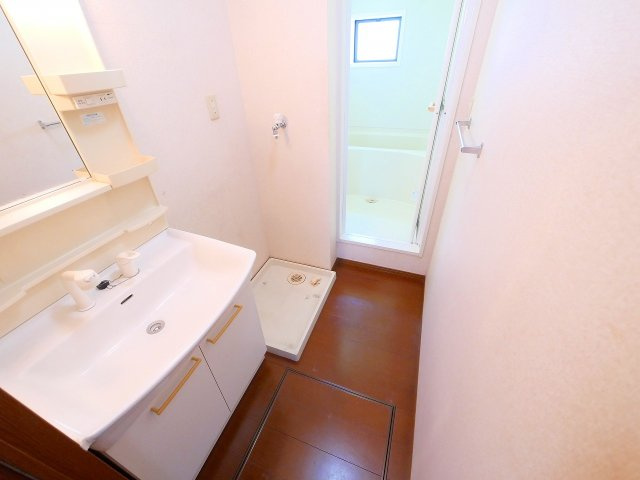 ベルパレスⅡの洗面所|脱衣スペースもあります