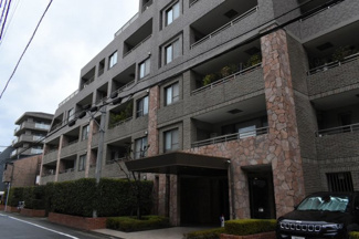 【外観】 | 大濠公園までほど近く、都会の便利さと豊かな自然を同時に楽しめるぜいたくなエリアです。ペット相談OKなので、大切な家族も一緒に新しい生活を始められますよ！