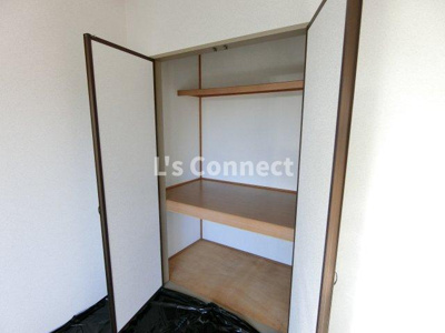 【設備】 | ジョイフル市名坂Ａ | 和室には押入付きです。