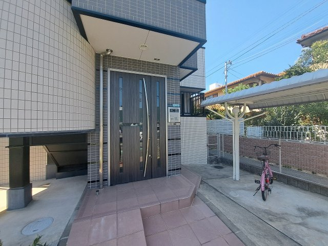 ブリーゼ甲子園のエントランス