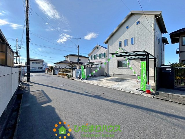 白岡市下野田　中古一戸建ての前面道路含む現地写真