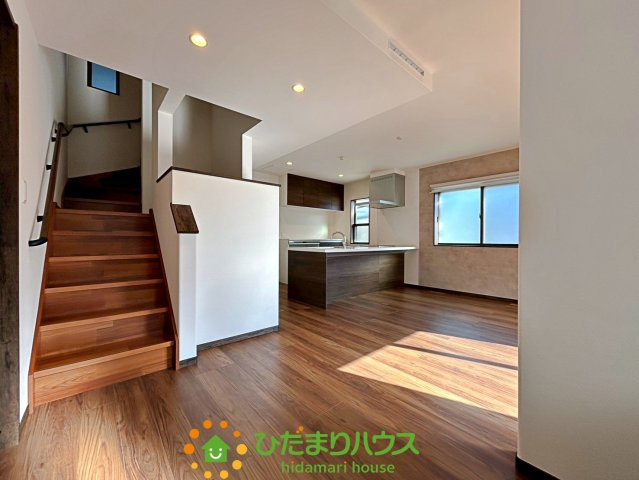 白岡市下野田　中古一戸建ての居間・リビング