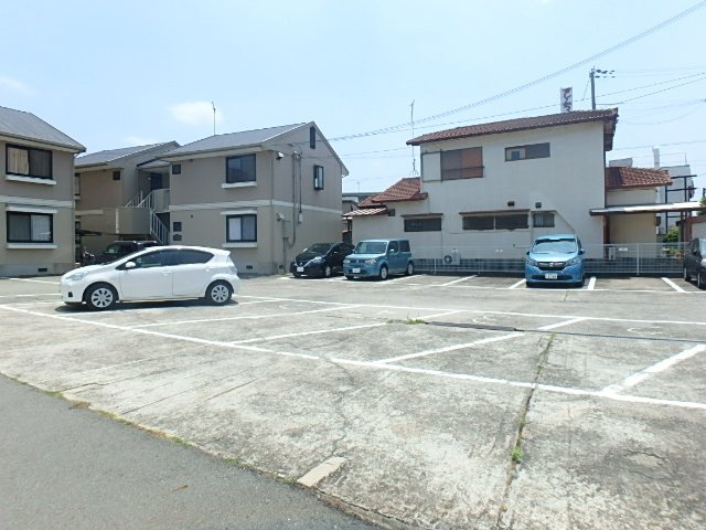 ラメール高砂の駐車場