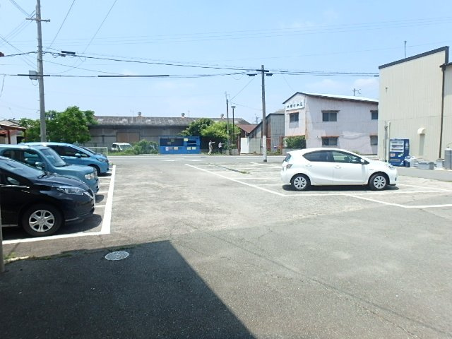 ラメール高砂の駐車場