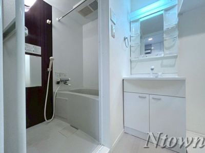 【洗面所】 | HAL　FLATS | スペースが確保できる洗面所です