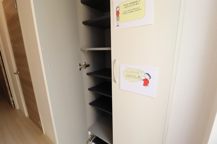 習志野市鷺沼台３丁目のアパートの玄関|シューズボックス