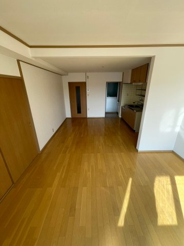 仲介手数料0円！！高鐘ハイツの居間・リビング