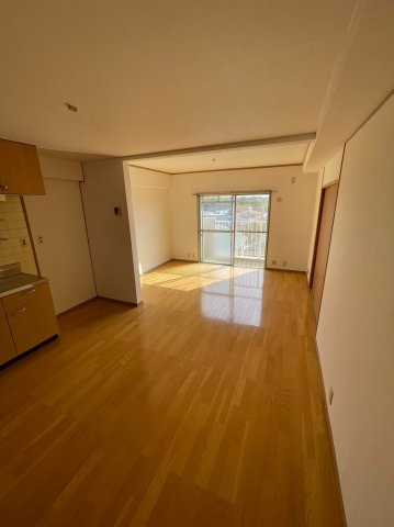 仲介手数料0円！！高鐘ハイツの居間・リビング