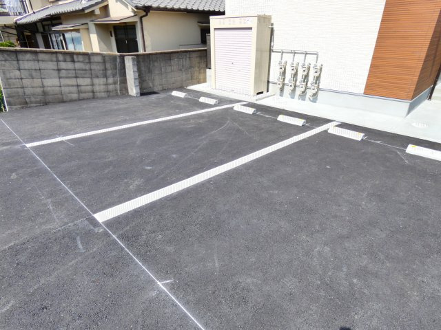 カプラン福井の駐車場
