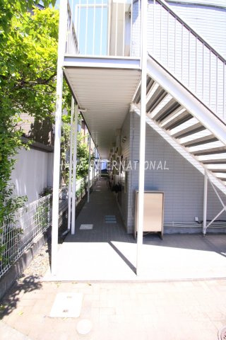 レオパレスＹＯＳＨＩＫＯのエントランス