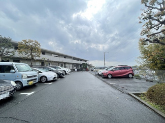 【駐車場】 | いつでも目の届く敷地内に駐車場があります♪お車をお持ちのファミリーさんにオススメです☆