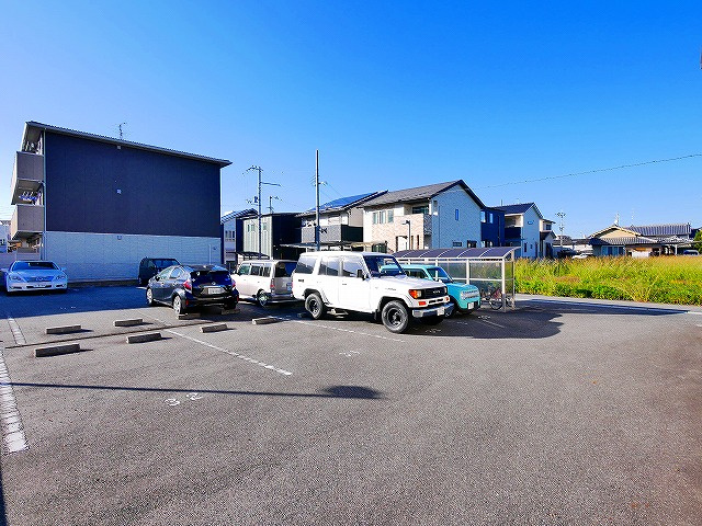 ソル ピーノ　Ｂ棟の駐車場|駐車場完備です