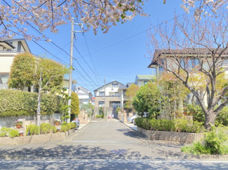 【前面道路含む現地写真】