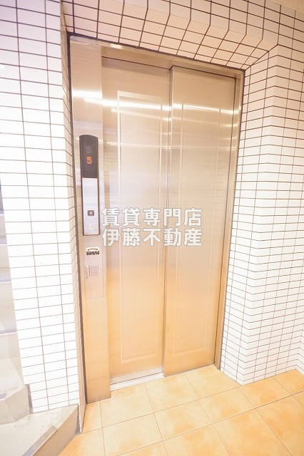 プライムコート栄生のロビー