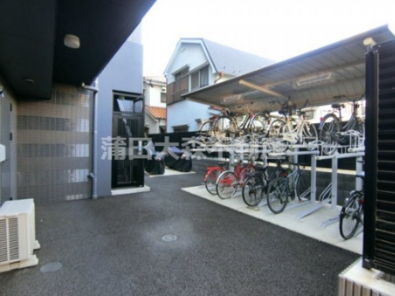 REALIZEレアライズ蒲田Ⅱのその他共用部分|屋根付きの駐輪場
