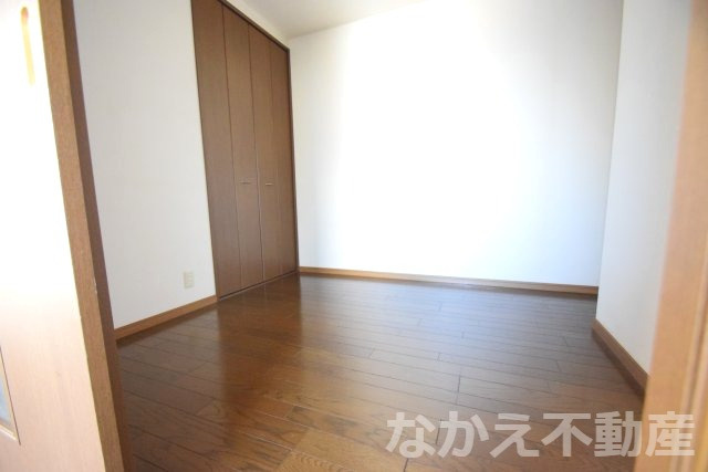 【寝室】 | 広くて明るい寝室