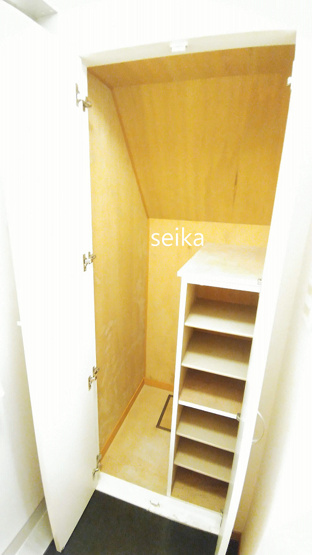 【玄関】 | クライネシュロス | シューズボックスも設置済み