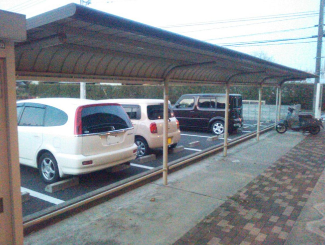 【その他共用部分】 | クライネシュロス | 屋根付き駐輪場です