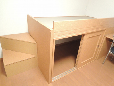 【その他】 | クライネシュロス | 寝るスペースです。下部はたっぷり入る収納になっています。