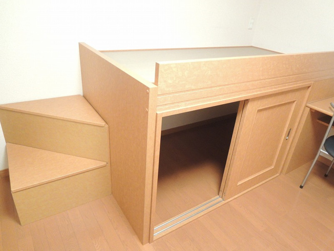 【その他】 | クライネシュロス | 寝るスペースです。下部はたっぷり入る収納になっています。