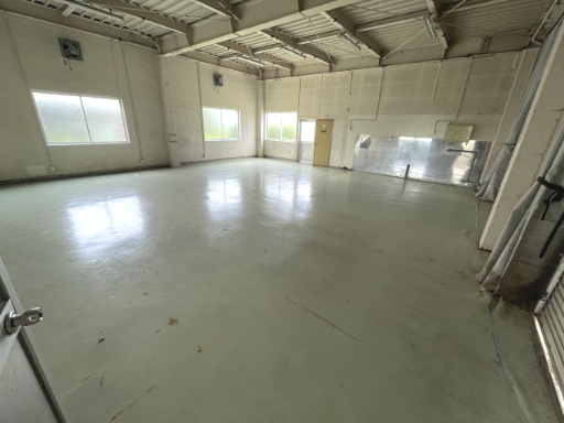 ヤオキュウ倉庫の内装