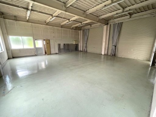 ヤオキュウ倉庫の内装