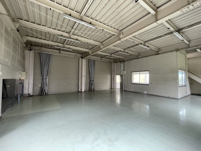 ヤオキュウ倉庫の内装