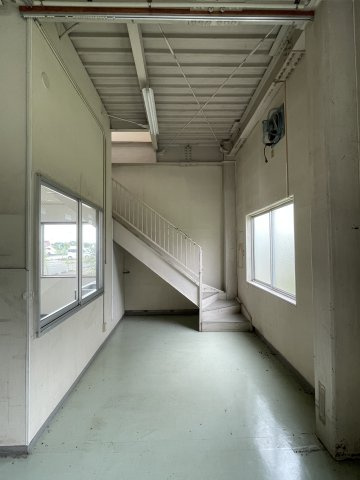 ヤオキュウ倉庫の内装