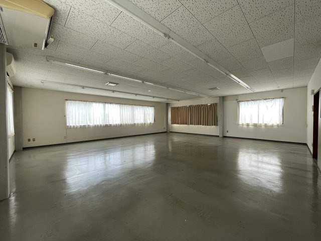 ヤオキュウ倉庫の内装