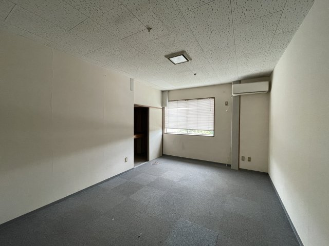 ヤオキュウ倉庫の内装